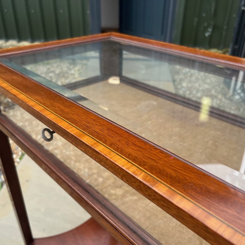 An Edwardian Period mahogany inlaid bijouterie cabinet.